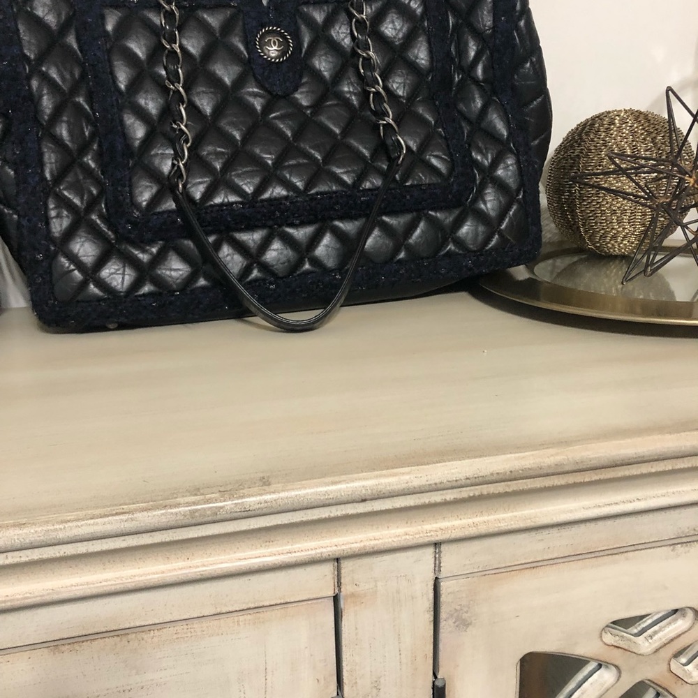 Stunning Authentic Chanel Leather and Tweed-Like Tote Purse